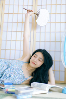 牡丹花下